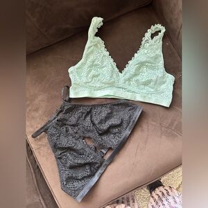 Lady’s Lace Bra bundle 2 pcs Sz L Victoria’s Secret Serra